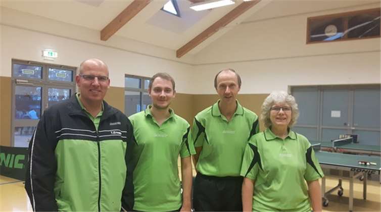 Die 1. Mannschaft v.l. mit Thomas Eregger, Stefan Mauel, Hilmar Neumann und Susanne Neumann. Foto: privat