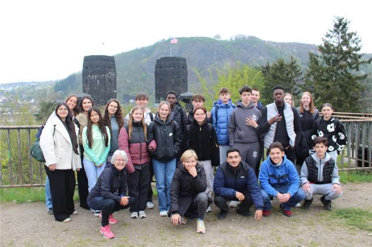Schüler erkunden das Friedensmuseum Remagen - Jetzt bewerben Die 10b der IGS aus Remagen. Fotos: Friedensmuseum Remagen