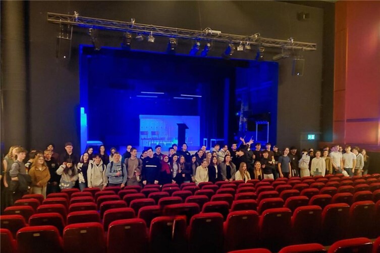Die 10er Klassen im Theater in Bonn