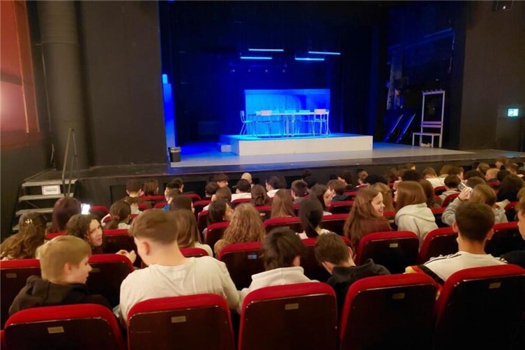 Die 10er Klassen im Theater in Bonn