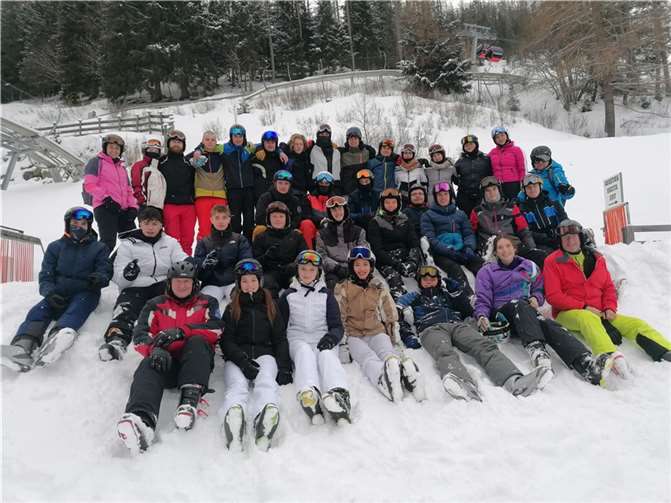 Die 12. Klasse am Gymnasium im Kannenbäckerland machte eine Skitour ins Ahrntal.  Fotos: privat