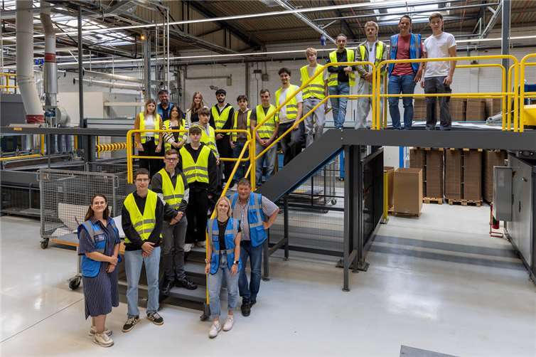 14 neue Azubis starten durch Die 14 neuen Azubis bei Brohl Wellpappe starteten ihren ersten Arbeitstag.  Foto: Brohl Wellpappe