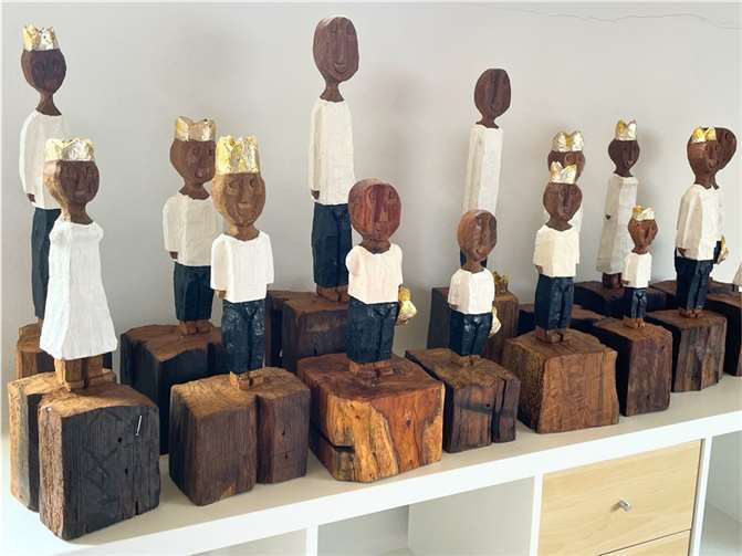 Die 15 Königsfiguren gehen auf die Reise durch den Pastoralen Raum Neuwied.  Foto: Petra Frey