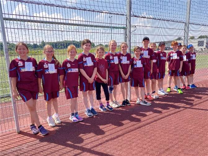 Die 15 Sportler/innen der 4. Klassen der Cusanusschule Münstermaifeld.  Foto: privat