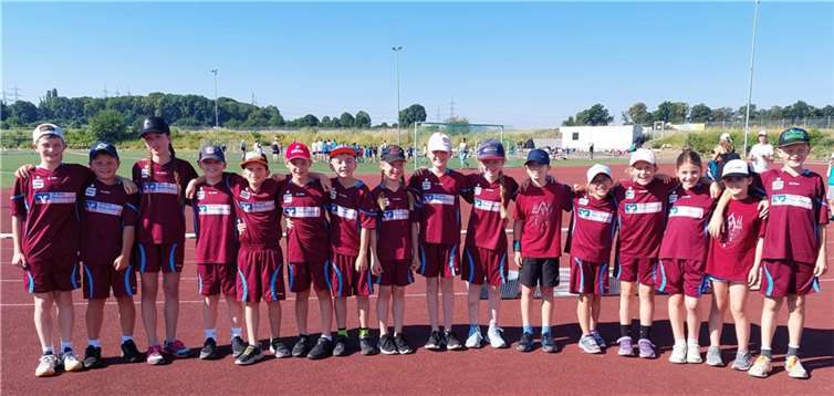 Die 16 Sportler/innen der 3. und 4. Klassen der Cusanusschule Münstermaifeld. Foto: Cusanusschule