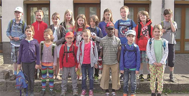 Die 18 Kids erlebten einen tollen Tag im Glasmuseum Rheinbach.privat