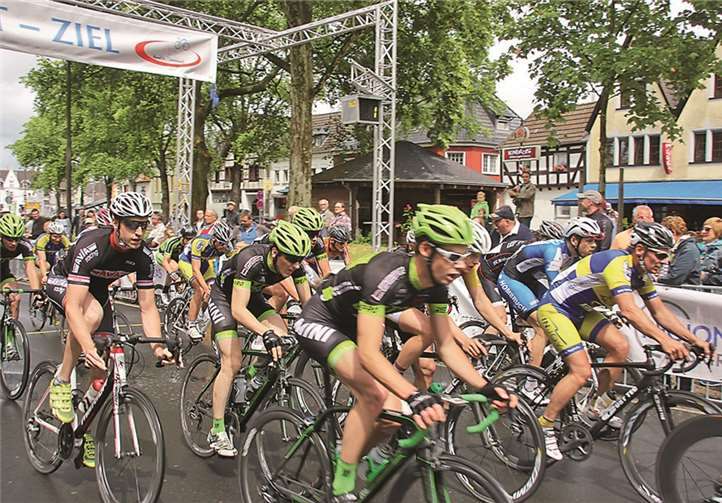 Die 19 Fahrer der Männer C-Klasse legten sich bei der 32. Auflage von „Rund in Rheinbach“ mächtig in Zeug.