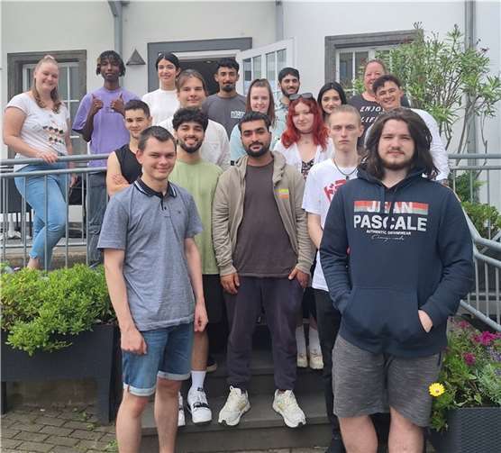 Die 19 Teilnehmerinnen und Teilnehmer des Jugendintegrationskurses. Foto: Lea Mutzke