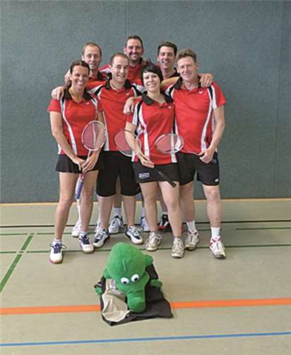 Die 1.Mannschaft, von links nach rechts: Tanja Gayk, Günter Fabritius, Stefan Horn, Torsten Leuther, Annika Röder, Uli Becker und Udo Blümel.privat