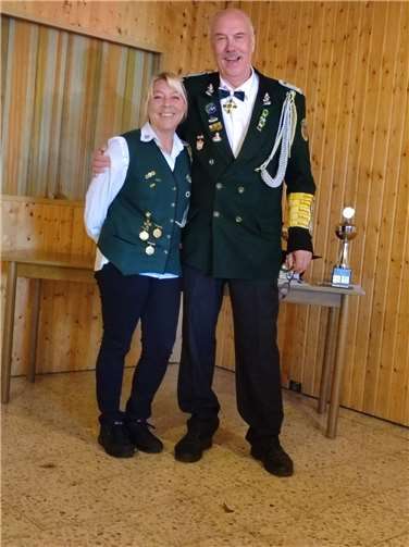 Die 2. Brudermeisterin Bettina Schneider und der 2. Kassierer Gerhard Greßler.