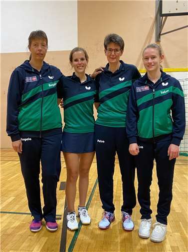 Die 2. Damenmannschaft von links: Angela Schönau, Steffi Klein, Petra Schoulen, Luisa Düchting.