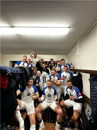 Die 2. Mannschaft der SGL Heimersheim feiert ihren Sieg vor der Winterpause.  Foto: privat