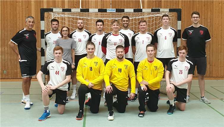 Die 2. Mannschaft der Turnerschaft in ihren neuen Trikots.  Foto: privat