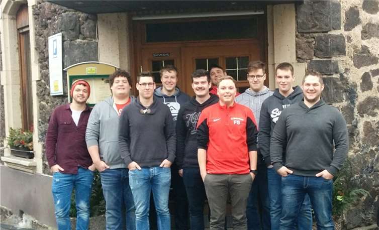 Die 2. Mannschaft des SC Niederzissen vor der Jahresabschlusswanderung. privat