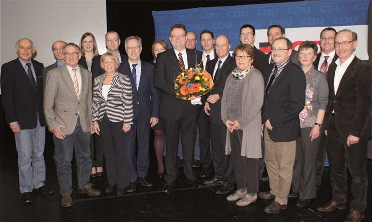 „Die jüngste und weiblichste Kreistagsliste“ Die 20 ersten Kandidatinnen und Kandidaten auf dem Wahlvorschlag der CDU werden durch den langjährigen CDU-Fraktionsvorsitzenden Georg Moesta angeführt.GH