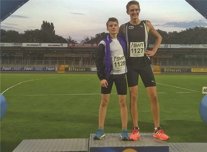 Die 2.000-Meter-Läufer Patrick Heimerl (l.) und Simon Gilles von der Sportvereinigung Burgbrohl. privat