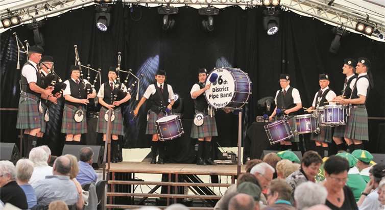 Die 2001 gegründete „56th District Pipe Band“ mit Sitz in Lahnstein/Koblenz präsentierte eine beeindruckende musikalische Darbietung.