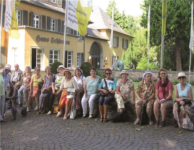 Die 22 Damen der Evangelischen Frauenhilfe Sinzig und ein Herr beim Jahresausflug.Privat