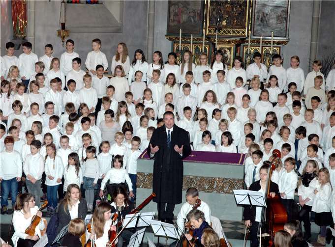 Die 224 mitwirkenden Kinder, die außerschulischen Musiker, die Lehrerschaft und die Eltern freuen sich über viele Besucher. privat