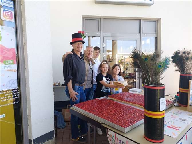 Die 225 leckeren Stücke Erdbeerkuchen sollten eigentlich den ganzen Tag über angeboten werden, aber schon nach nur zwei Stunden war alles restlos ausverkauft.  Foto: privat