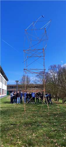 Die 23 Schülerinnen und Schüler der Jahrgangsstufe 8 und die Praxistagkoordinatorin Sarah Link waren sehr gespannt, was sie in den beiden Tagen erwarten würde. Quelle: IGS Maifeld