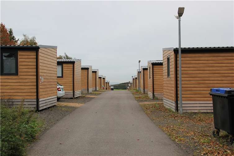 Standorte der Tiny-Houses werden schrittweise aufgelöst Die 23 Tiny-Houses in Ramersbach sollen für fortbestehende Bedarfe weiter vorgehalten werden. Da strebt die Stadt eine Pachtverlängerung bis Ende 2025 an. Foto: GS