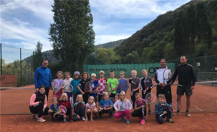 Die 3. Klasse der Grundschule Oberfell war zu Besuch beim TC Oberfell.  privat