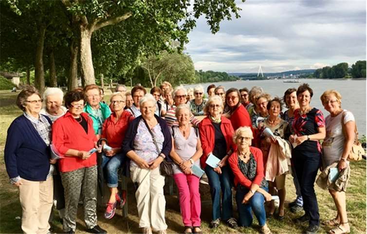 Die 30 Frauen der kfd Irlich und Feldkirchen am Rheinufer.privat