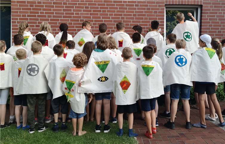 Die 30 SuPiRo-Helden bei ihrer Mission in Großoldendorf.Foto: privat