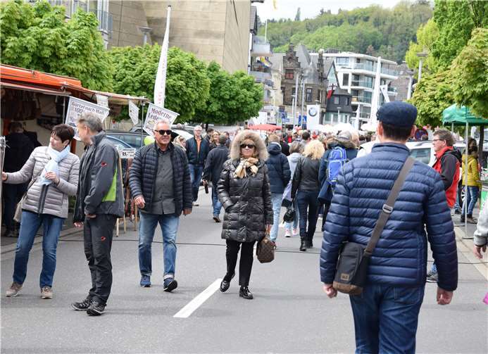 Die 42. Auto- und Freizeitschaulockte zahlreiche Besucher in die Konrad-Adenauer-Allee.