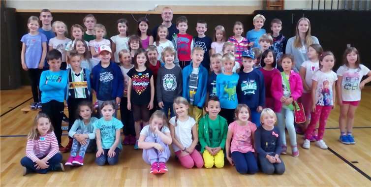 Die 44 Mädchen und Jungen wurden von drei erfahrenen Trainern angeleitet. privat