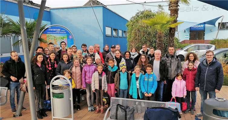 Die 46 Teilnehmer und Teilnehmerinnen hatten viel Spaß im Erlebnisbad Miramar. Foto: DLRG