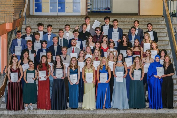 Die 49 Abiturientinnen und Abiturienten.