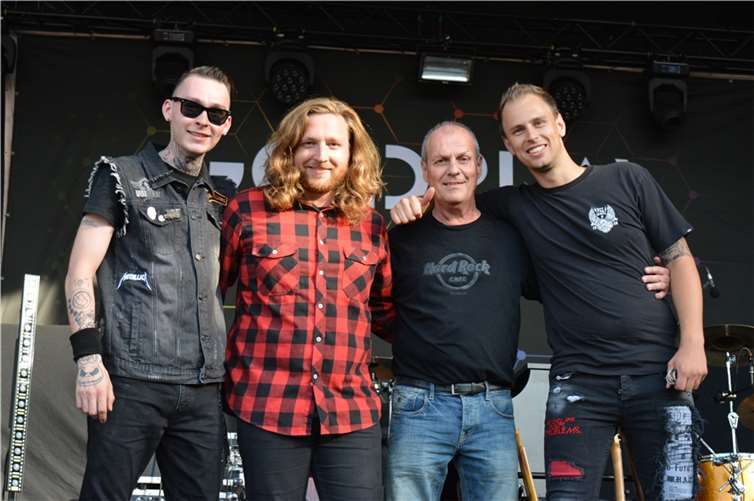 Die 5 Jungs von „Strange Wars“ aus Mendig machten den Auftakt.