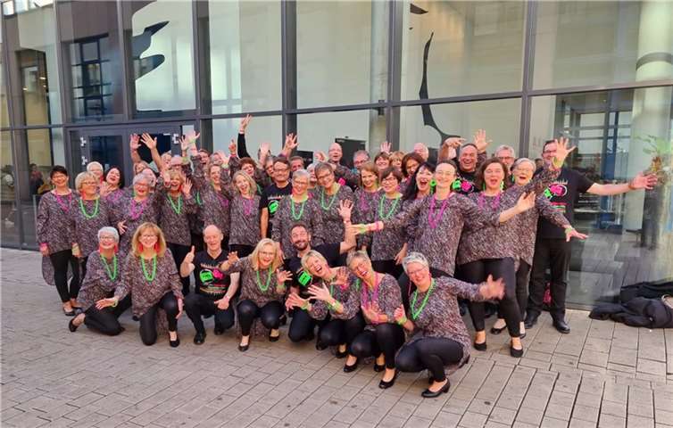 Die 50 Sängerinnen und Sänger überzeugten eine dreiköpfige Fachjury. Foto: Johanna Salchert