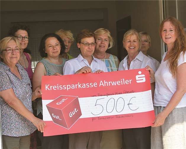 Die 500 Euro des Frauenforums Kreis Ahrweiler wurden von der Vorsitzenden des Frauenhauses Ahrweiler erfreut und dankbar angenommen. TER