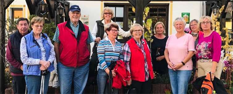 Die 60+ Senioren des TV Rengsdorf während ihrer Tour auf dem historischen Butterpfad.privat