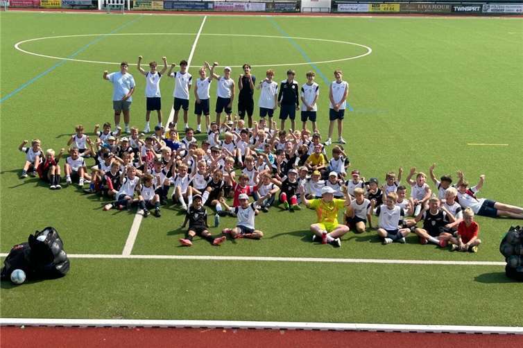 Die 70 fußballbegeisterten Kinder erlebten fünf Tage eine lebendige Fußballschule. Foto: privat