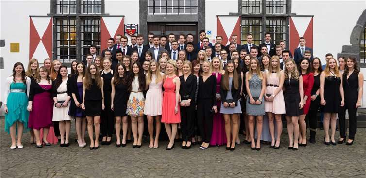 Die 84 Abiturienten des Martinus-Gymnasiums Linz. privat