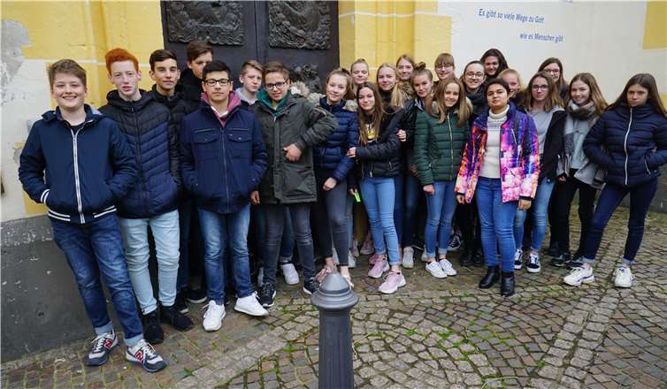 Die 8c besuchte mit Sneeta Hameed die Ausstellung. Foto: privat