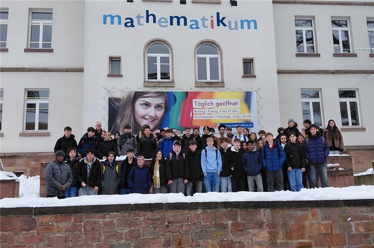 Die 9. Jahrgangsstufe des Gymnasium im Kannenbäckerland besuchte das Mathematikum in Gießen.