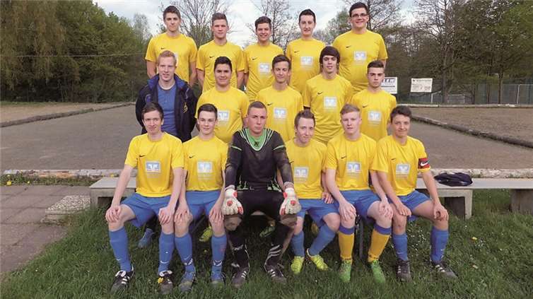 Die A-Jugend der JSG Weitersburg mit (hinten von links) Marius Knobloch, Philip Weiler, Moritz Sterz, Felix Hause, Marvin Dötsch. Mitte von links: Trainer Daniel Kohns, Alex Karakas, Alex Klein, Daniel Nebenführ, Janik Bernadi. Vorn von links: Marius Rump, Axel Burg, Robin Hopfner, Patrick Kanczok, Til Krause, Lucas Schmidt.privat