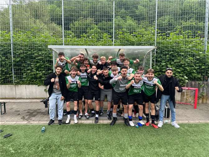 Die A1-Jugend nach dem 10:0-Sieg über Emmelshausen. Fotos: SC Bendorf-Sayn