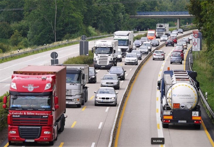 Die A1 ist eine wichtige Verkehrsachse - doch schon seit Jahrzehnten wird auf den Lückenschluss in der Eifel gewartet. Foto: pixabay.com