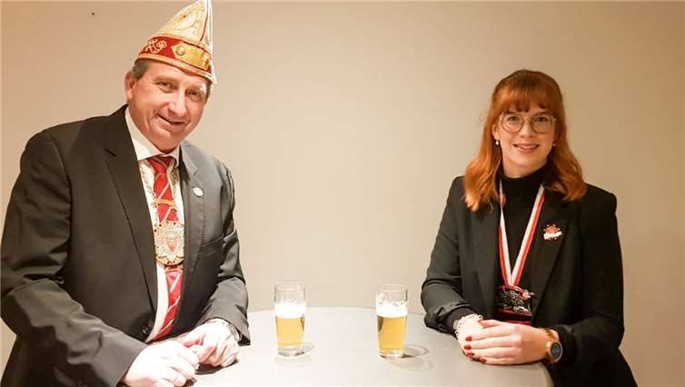 Die AKG-Sitzungspräsidenten Udo und Carolin Groß bei der Vorbereitung der ersten Ahrweiler Online-Prunksitzung.Foto: AKG