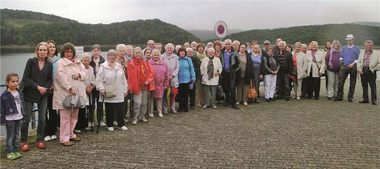 Die AWO-Reisegruppe am Stausee der Rurtalsperre.privat