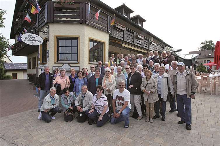 Die AWO Reisegruppe vor ihrem Quartier in der Fränkischen Schweiz. privat