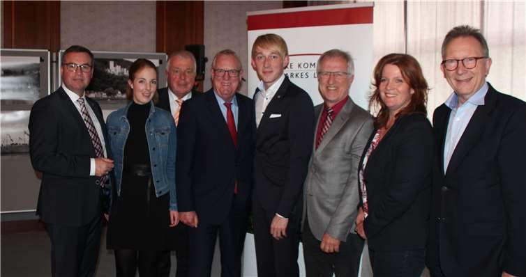 Die Abgeordneten aus der Region freuen sich über dieRealisierung ihrer Idee: Aus dem Landtag Rheinland-Pfalz Horst Gies, Ellen Demuth, Guido Ernst, Fredi Winter, Marc Ruland und Josef Dötsch sowie die Bundestagsabgeordneten Sandra Weeser und Erwin Rüddel.