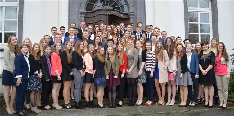 Die Abiturienten des Gymnasiums Nonnenwerth feierten das Ziel eines wichtigen Lebensabschnitts. AB