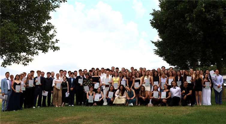 Abitur 2025 – 97 strahlende Gesichter am Are-Gymnasium verabschiedet Die Abiturientia 2025 des Are-Gymnasiums.Foto: Hubert Ewers